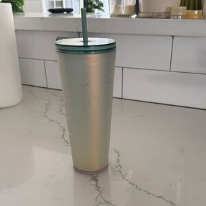 STARBUCKS BNWT 
Elegant Pearl Tumbler with Straw